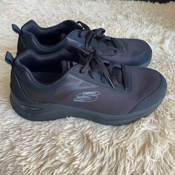 Men’s Skechers Shoes - Picture 2 of 6